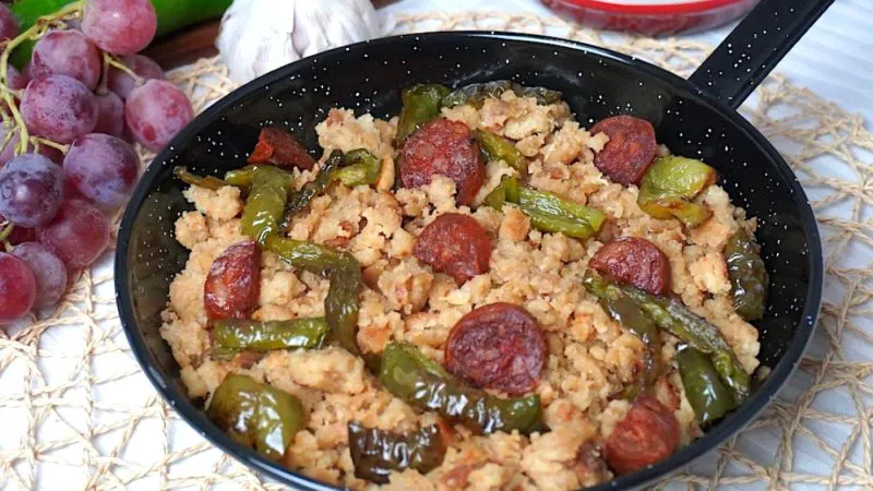 Deliciul spaniol făcut din firimituri de pâine care spune o poveste. Rețeta datează din vremurile în care nimic nu se arunca