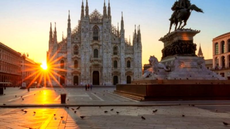 Video viral. Ce fac turistele în Milano pentru a părea bogate pe net. Ideea e genială