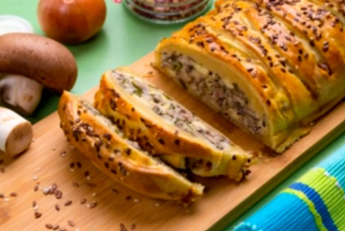 Păstrați tradiția de sărbătoarea Adormirii Maicii Domnului. Rețeta celei mai bune plăcinte cu carne de pui