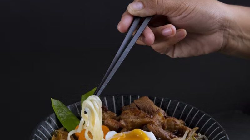 Ramen ca-n Japonia, dar făcut acasă. Rețeta perfectă pentru cină