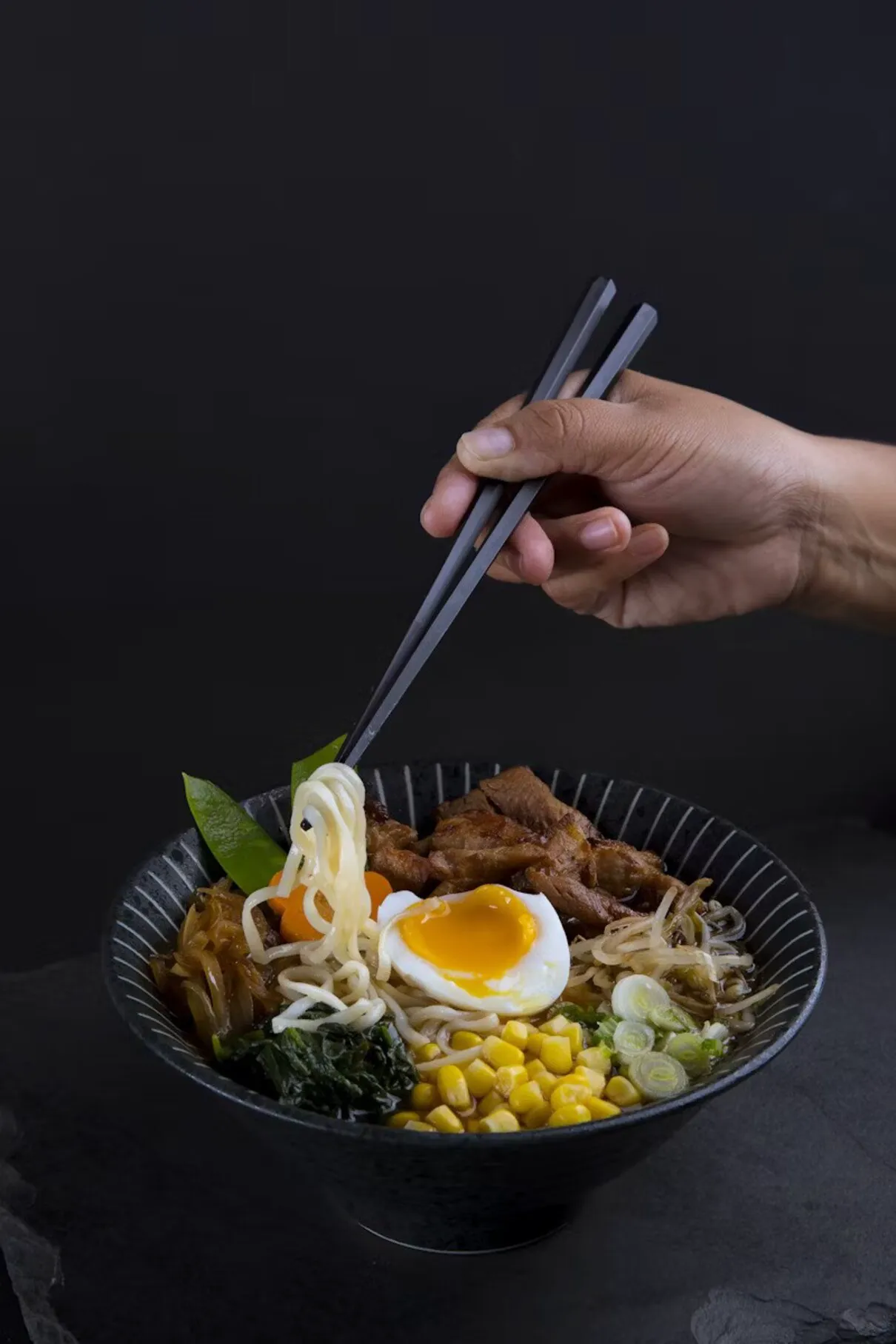 Ramen ca-n Japonia, dar făcut acasă. Rețeta perfectă pentru cină