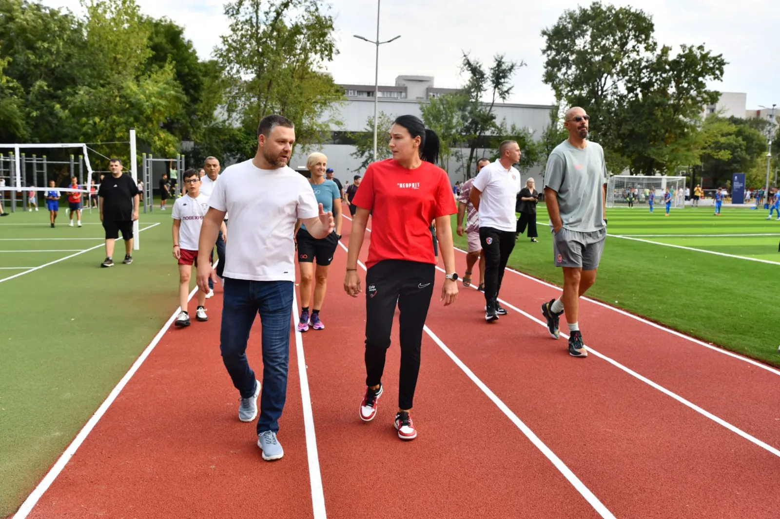Primarul Ciprian Ciucu și handbalista Cristina Neagu