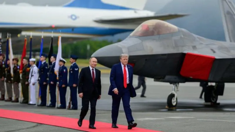   Hillary Clinton promite să-l nominalizeze pe Trump la Premiul Nobel. Oficial rus: întâlnirea Putin-Trump a decurs „incredibil de bine”