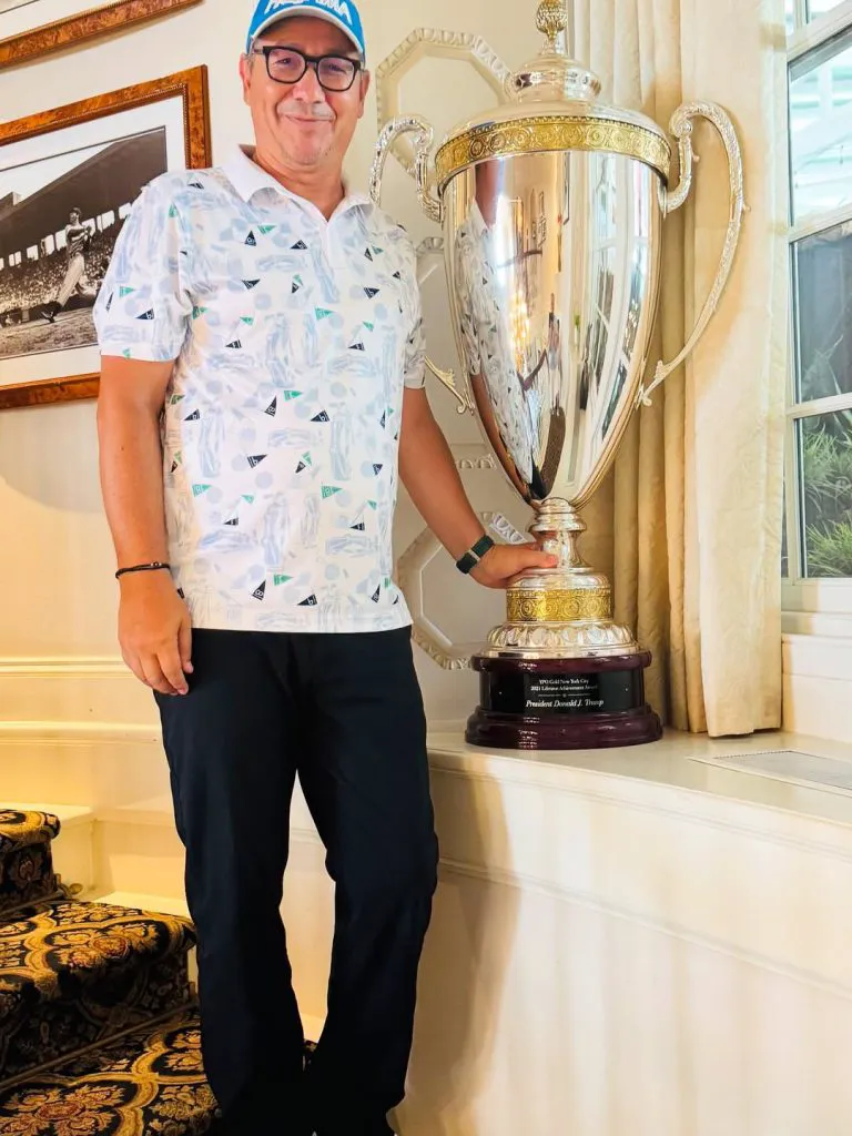 Daciana Sârbu o antrenează pe fiică la tenis, Victor Ponta joacă golf cu iubita când nu e pe teren cu Trump