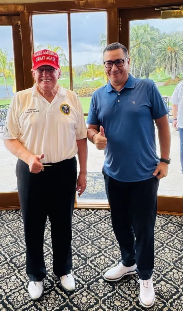 Daciana Sârbu o antrenează pe fiică la tenis, Victor Ponta joacă golf cu iubita când nu e pe teren cu Trump
