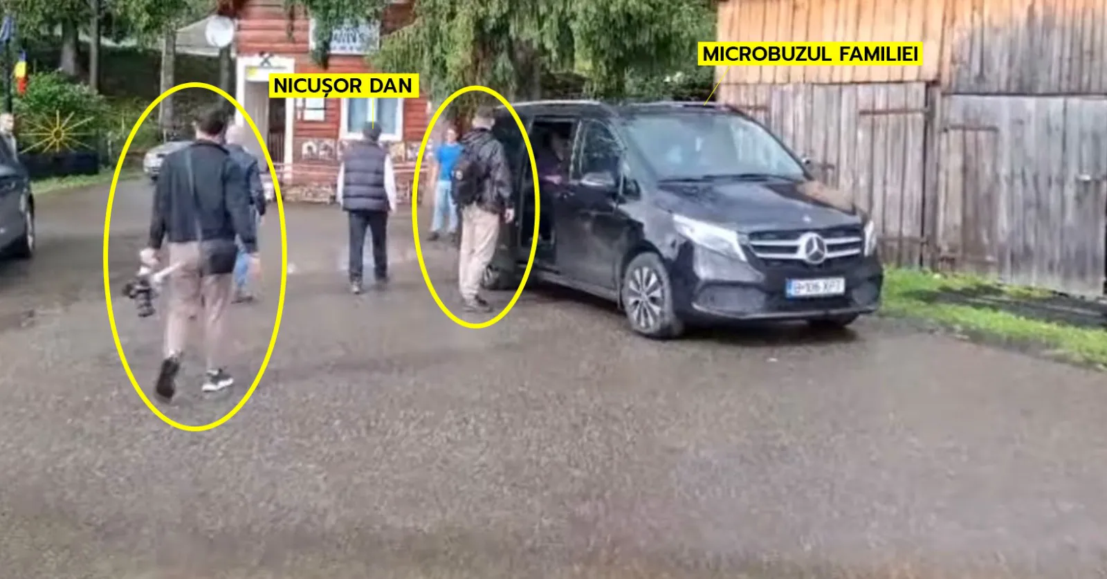 Nicușor Dan o copiază pe Kim Kardashian. Imagini incredibile din culisele vieții sale de lider 