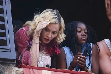 Ce a făcut Madonna de ziua ei. Diva le-a oferit iubitului și copiilor un spectacol de neuitat