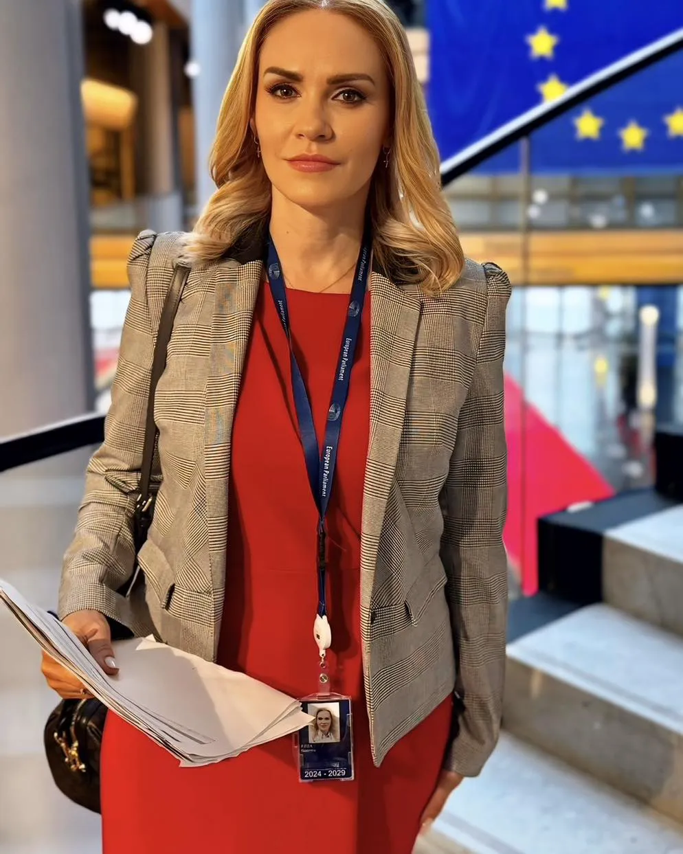 Gabriela Firea a pus pe toată lumea pe jar cu ultimele apariții. Toată lumea se întreabă ce s-a întâmplat