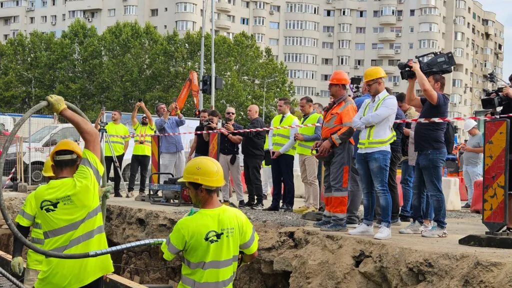 La pasajul Apărătorii Patriei din Sectorul 4 a început turnarea betonului