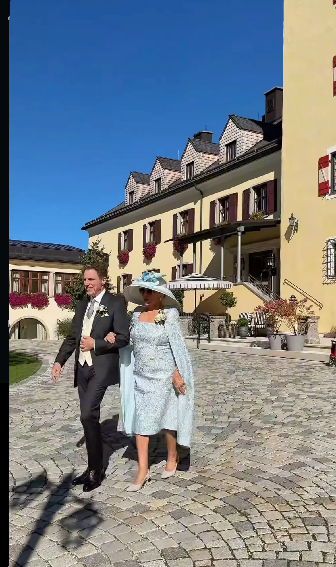 Joan Collins din serialul „Dinastia”, apariție fabuloasă la 92 de ani. A fost soacră mare la un castel din Salzburg