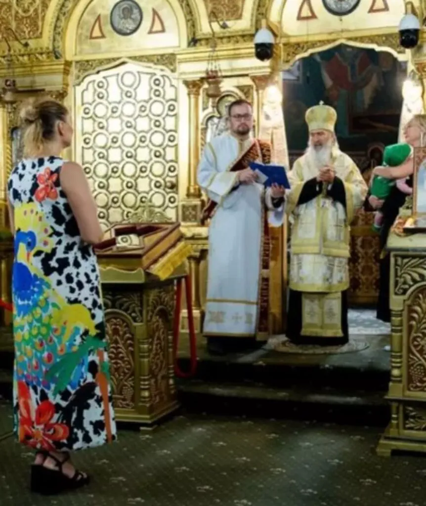 Cristina Cioran, tristă la botezul fiului ei, creștinat de ÎPS Teodosie, Arhiepiscopul Tomisului. „Au fost câteva clipe grele”