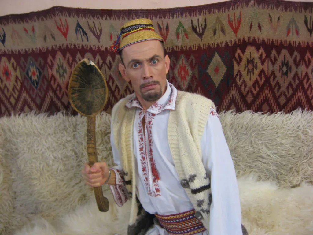 Fostul angajat dezvăluie culisele emisiunilor Etno TV. E incredibil ce le făceau Prigoană și Bahmuțeanca