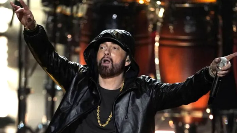 Eminem dezvăluie cum dependența de medicamente l-a băgat în spital. Vedeta a fost la un pas de moarte