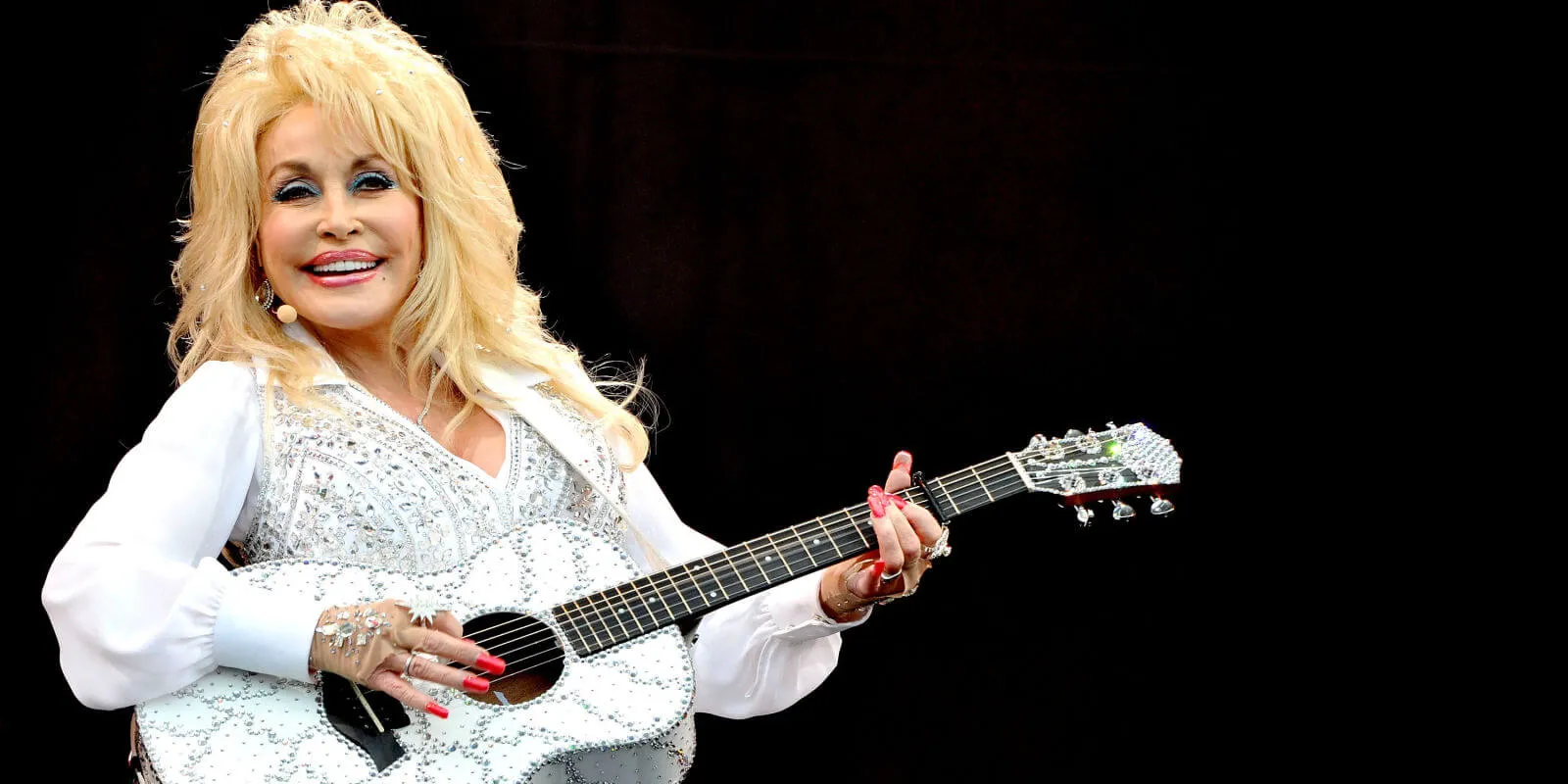 Dolly Parton, nașa lui Miley Cyrus, probleme serioase de sănătate. America se roagă pentru steaua lor națională