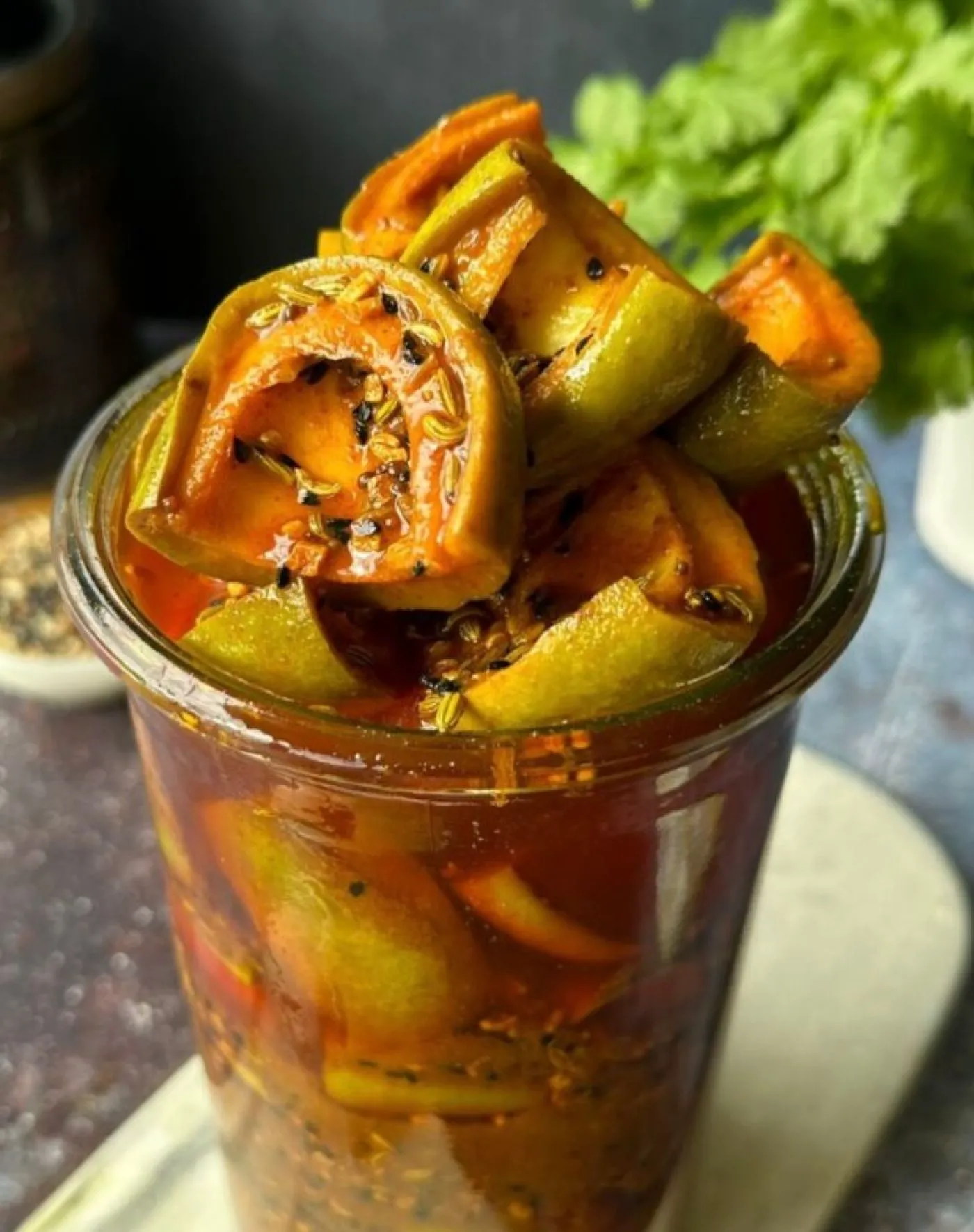 Mango murat, dulce și picant, un aperitiv crocant, perfect pentru iernile lungi. Cât de simplă e rețeta