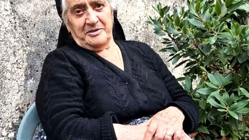 Ultima regină a Italiei. Povestea femeii care poartă zilnic costumul tradițional vechi de secole