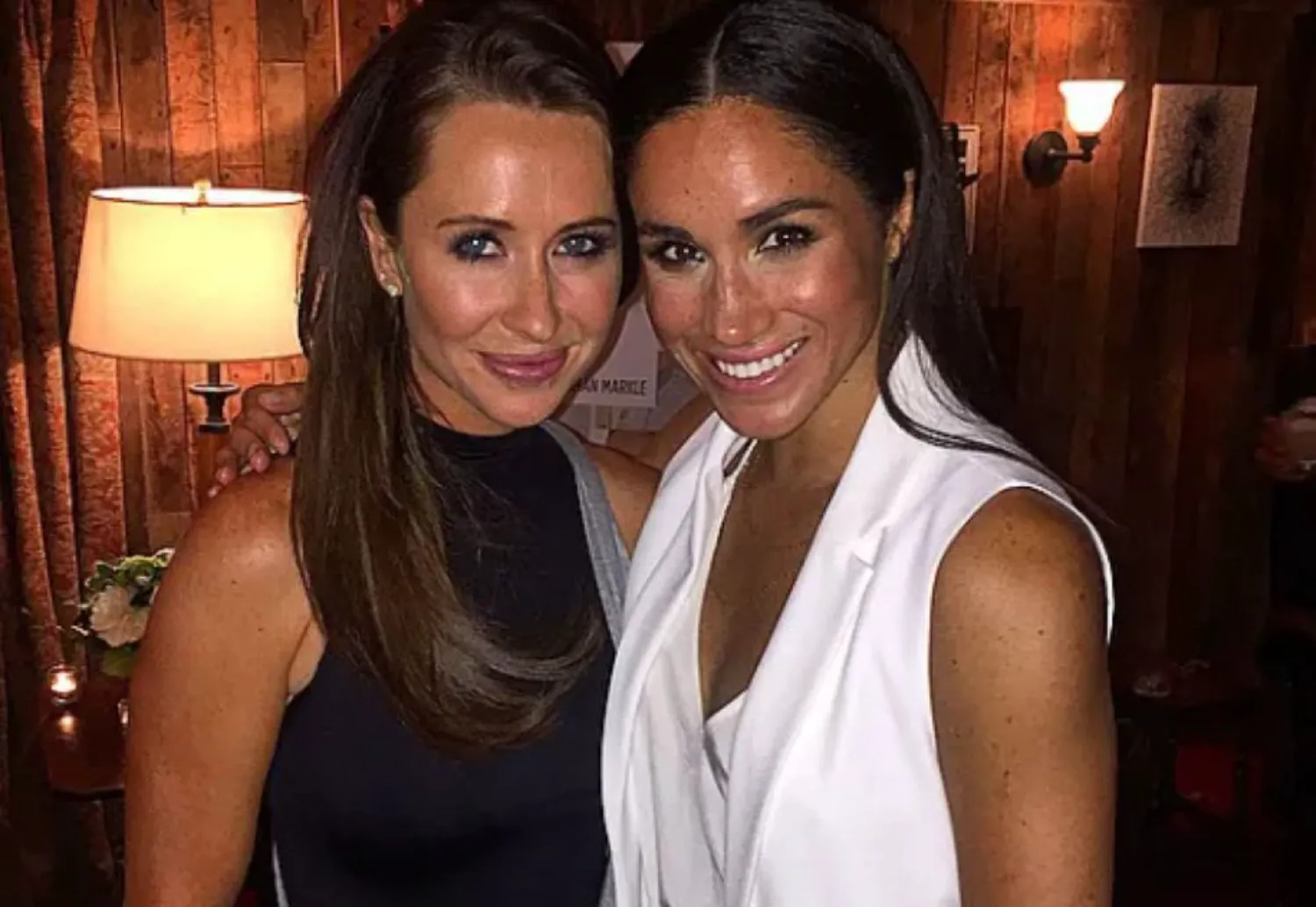 Meghan Markle a capitulat, i-a cerut scuze regelui Charles. Prietenele ducesei pun ceva la cale