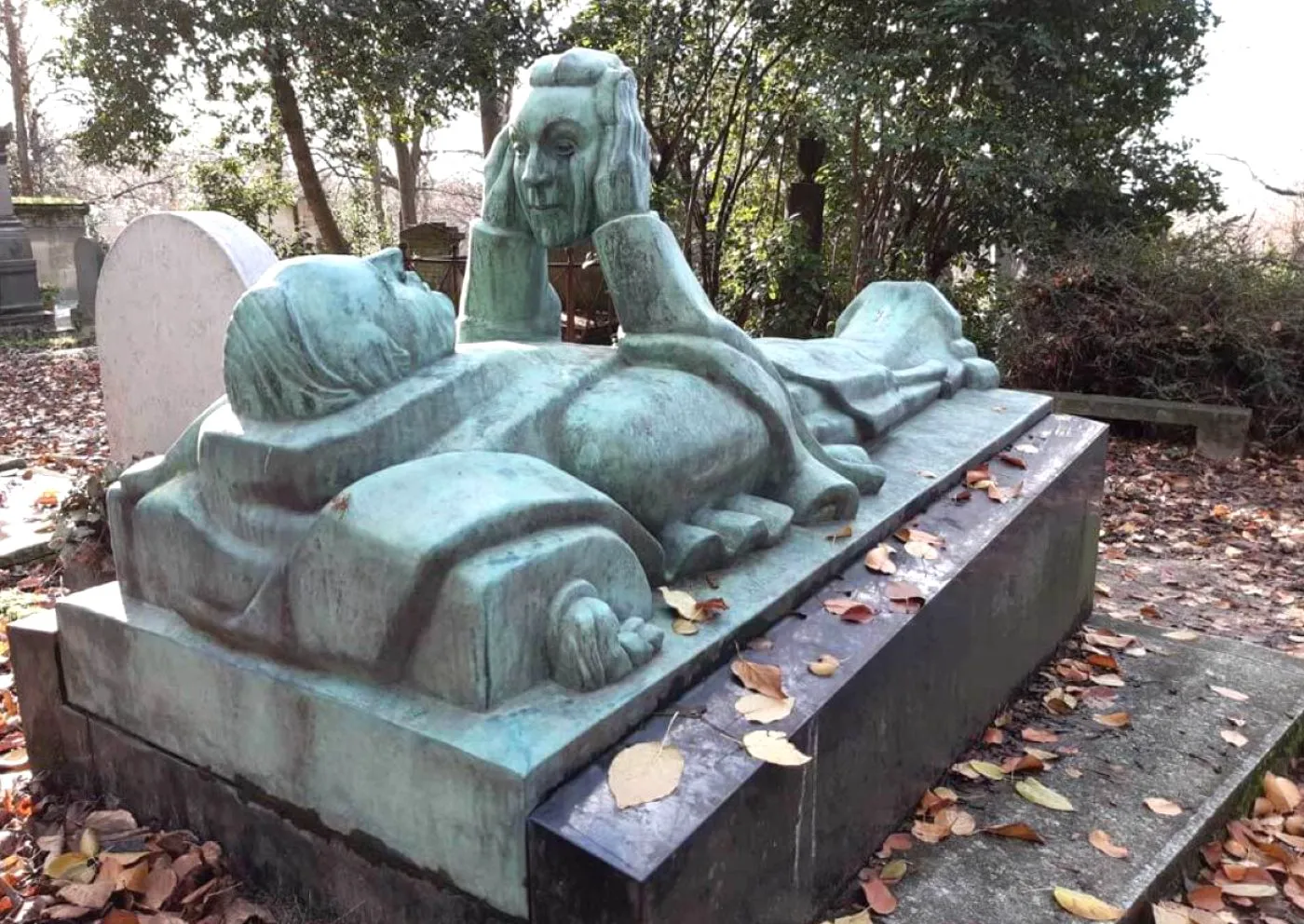 Monumentul iubirii, cel mai neobișnuit mormânt din lume. S-a născut dintr-o dorință