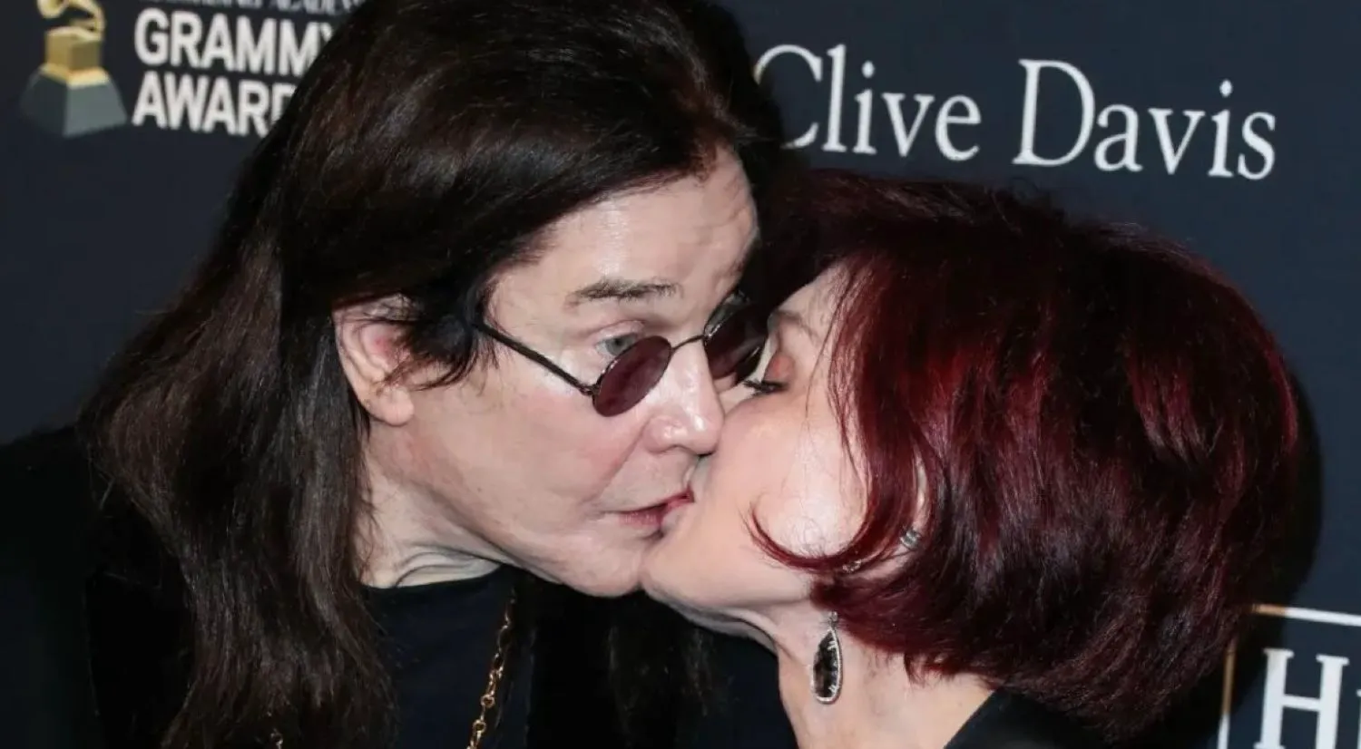 Soția lui Ozzy Osbourne „hotărâtă” să termine autobiografia vedetei, „indiferent cât de dureros va fi să retrăiască abuzurile și aventurile lui”