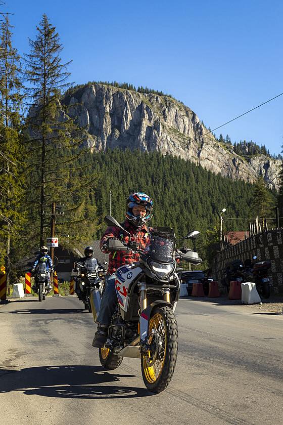 Președintele, aventurier pe motocicletă. Ce a făcut după ce s-a întâlnit cu urșii