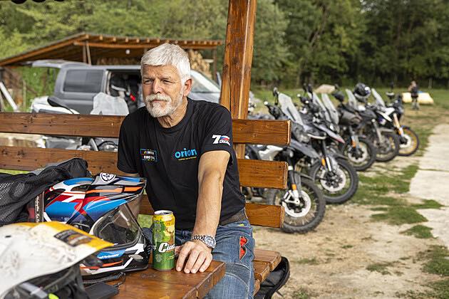 Președintele, aventurier pe motocicletă. Ce a făcut după ce s-a întâlnit cu urșii