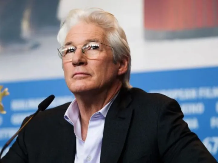 Secretele actorului Richard Gere. Cântă la banjo și la trompetă și vorbește fluent 15 limbi străine