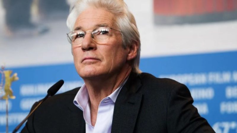 Secretele actorului Richard Gere. Cântă la banjo și la trompetă și vorbește fluent 15 limbi străine