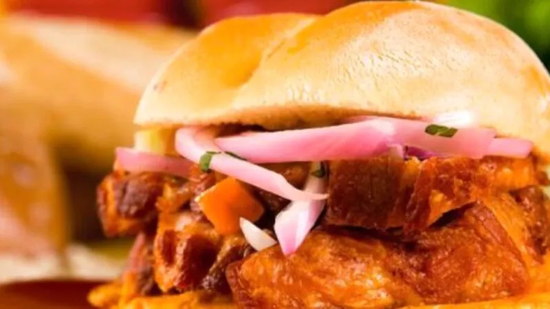 Sandvișul peruan „Pan con chicharrón” a câștigat titlul de cel mai bun mic dejun din lume