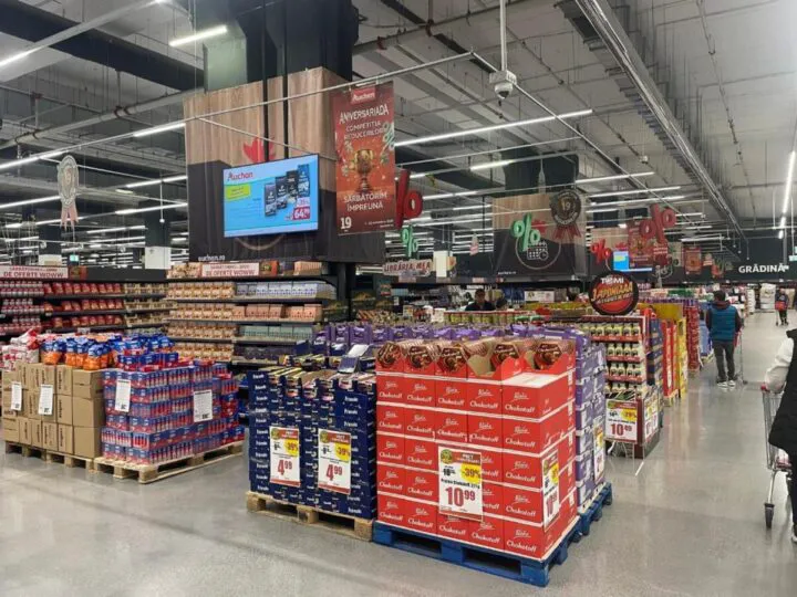 Magazinele Auchan, surprize pentru clienți: prețuri mai mici, peste 1.300 de oferte și premii