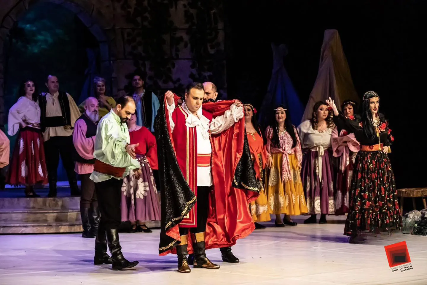 Scenă din opereta Voievodul țiganilor