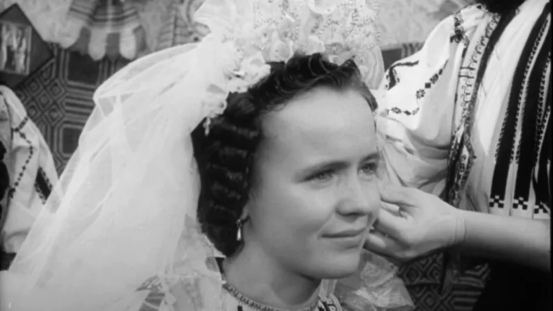 O nuntă „de film” în 1956, dar fără fotografii și fără șansa mirilor de a-și vedea vreodată imaginile