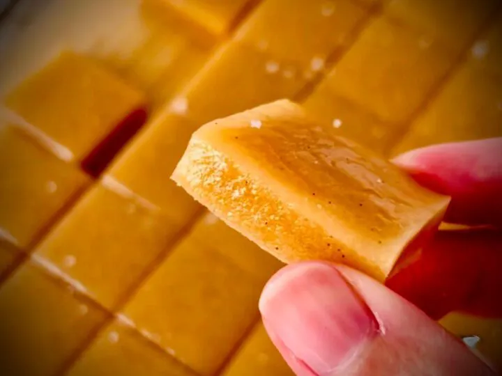 Caramele moi preparate în casă. Ingredientele sunt banale