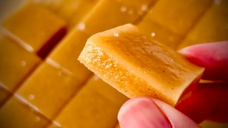 Caramele moi preparate în casă. Ingredientele sunt banale