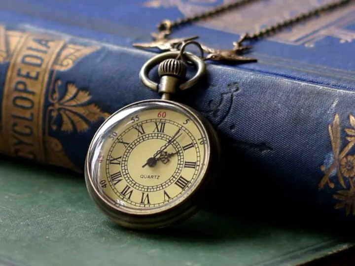 Ora exactă la telefon se dădea la numărul 958. Povestea din spatele celei mai cunoscute voci din România