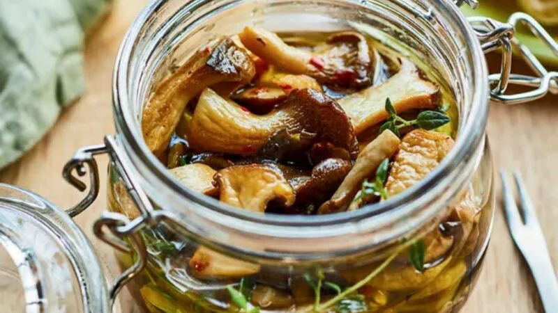 Salată de ciuperci murate, pregătită după rețeta unui celebru scriitor rus