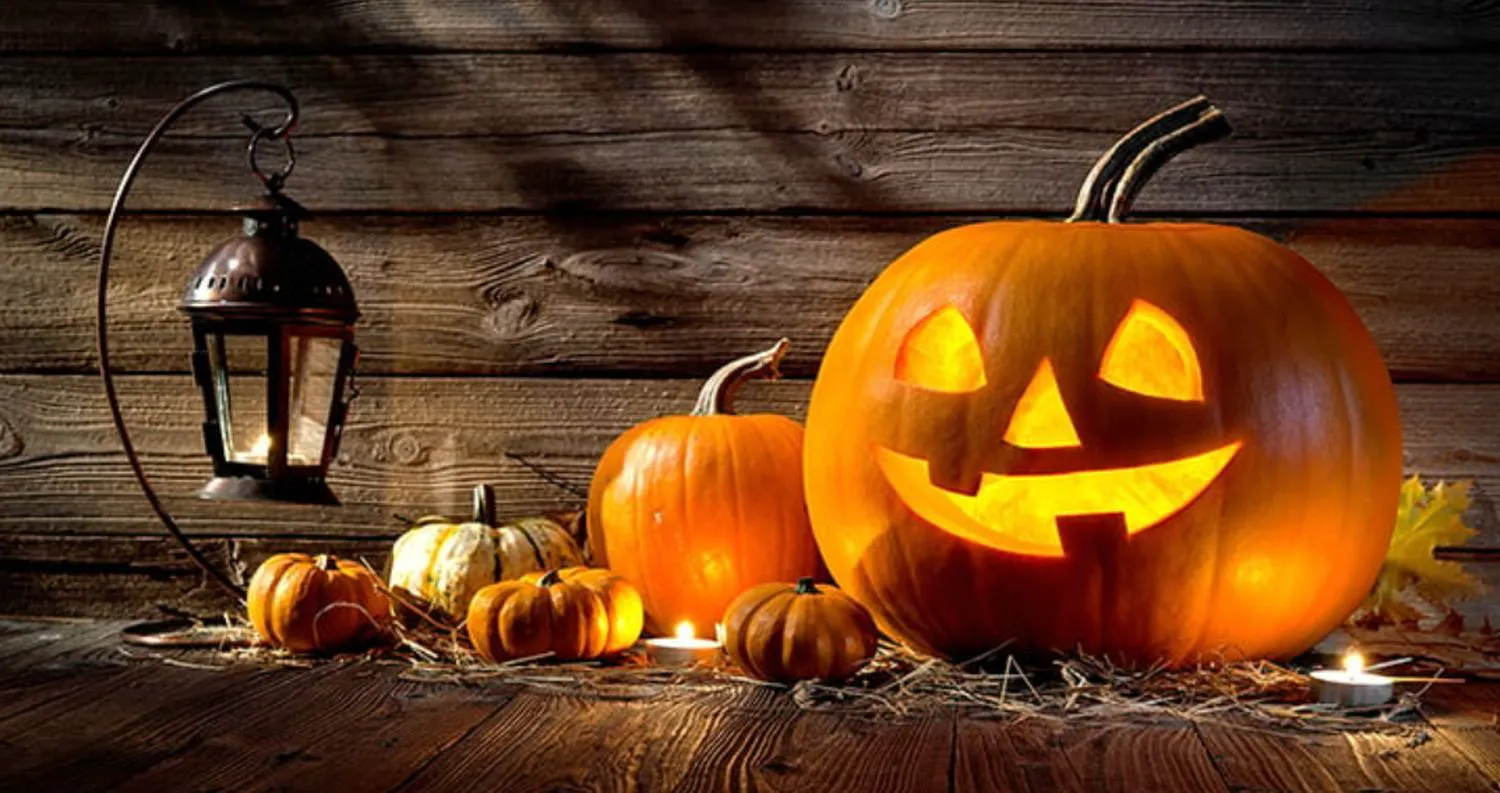 Tort delicios de Halloween, cu umplutură „sângeroasă”. O rețetă care nu se uită