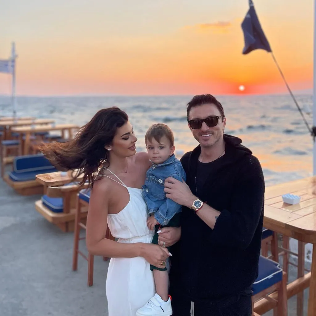 Divorțul momentului: Afaceristul Dragoș Săvulescu, părăsit de Miss Universe Albania