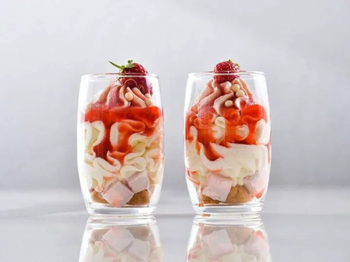 Prepară acasă Fraise Melba, desertul preferat al Oanei Roman. Îl mănâncă mereu când merge în Franța