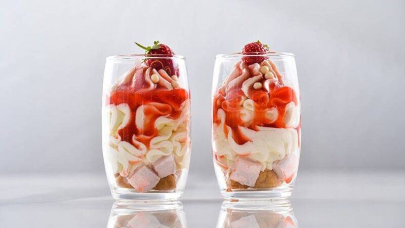 Prepară acasă Fraise Melba, desertul preferat al Oanei Roman. Îl mănâncă mereu când merge în Franța