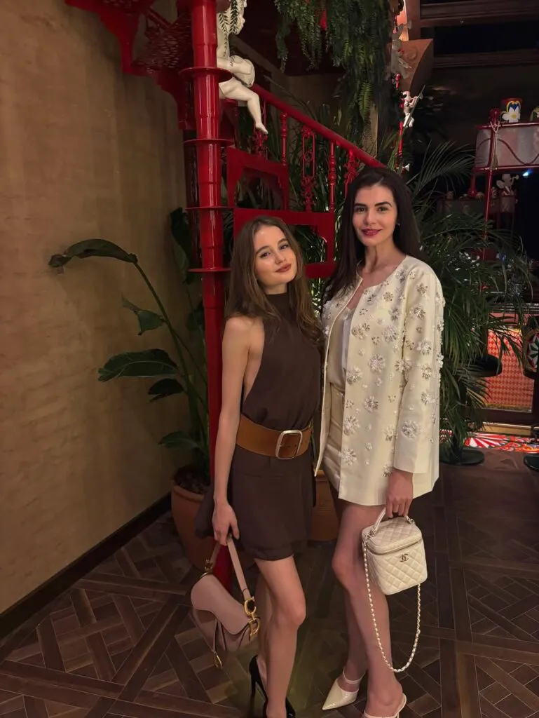Detaliul straniu afișat de Monica și Ramona Gabor. Cadoul de la Mr. Pink „s-a oglindit” și la sora ei din Dubai