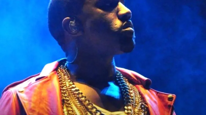 Kanye West amenință că va „declanșa Iadul” cu fosta soție Kim Kardashian din cauza fiicei lor, North. Va apela și la avocați