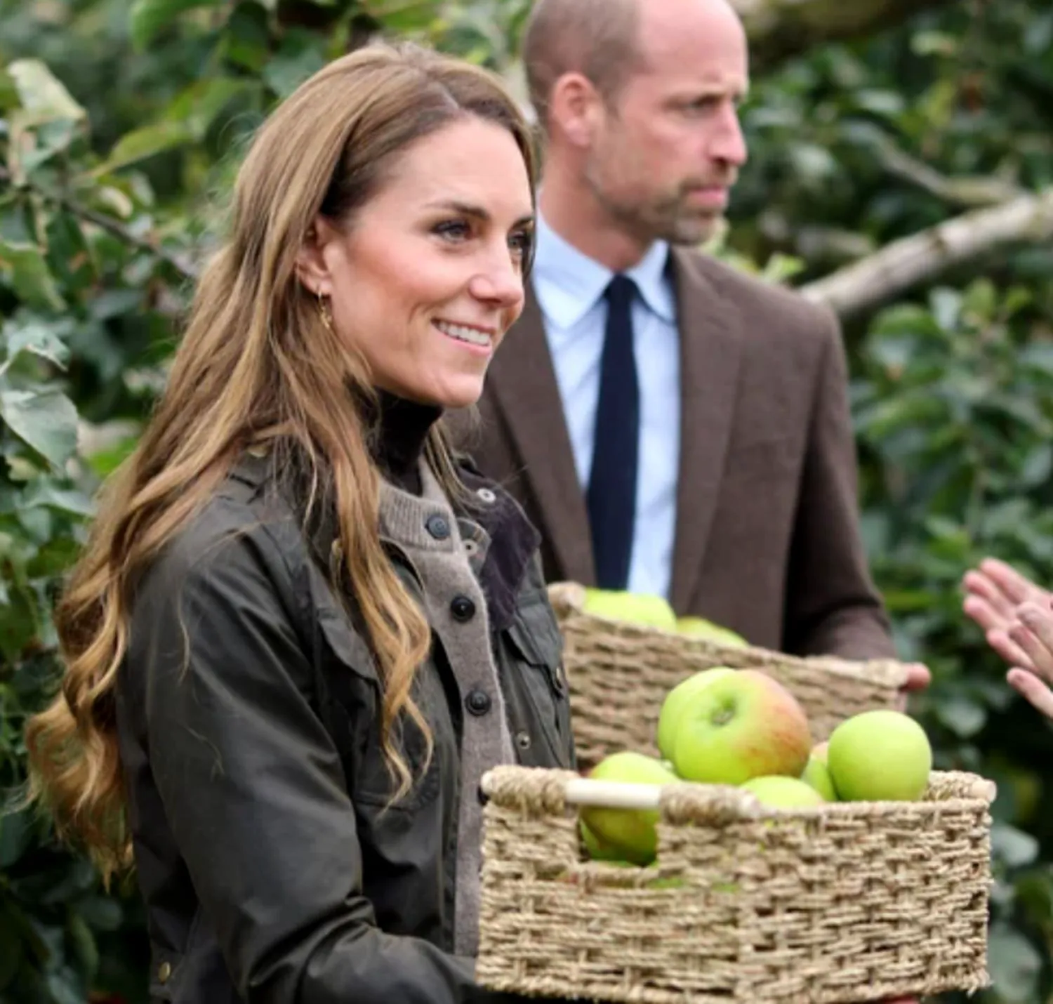 Prințul William și prințesa Kate, moment savuros în Irlanda de Nord. Au preparat o rețetă tradițională inedită: plăcintă cu cartofi și mere