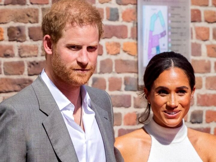 Meghan Markle îl ține desculț pe prințul Harry. Cum trăiește acum fiul regelui – imagini incredibile