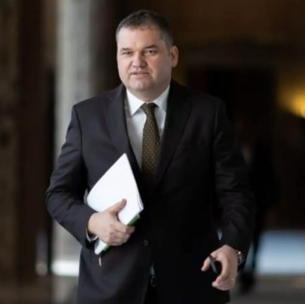 Simplificări în Codul Urbanismului. Veste bună pentru cei care vor să construiască o casă de până la 150 de mp