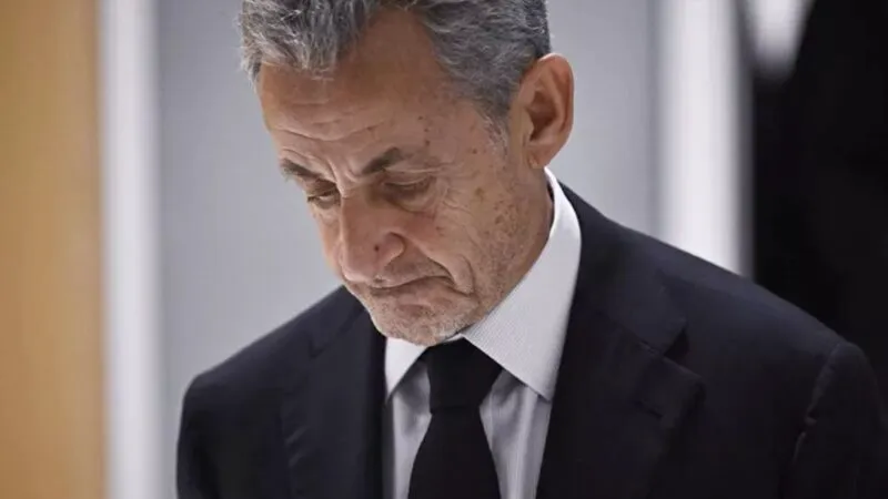 Nicolas Sarkozy a dat petrecere înainte de a merge la închisoare. În ce condiții își va ispăși pedeapsa „hiperpreședintele”