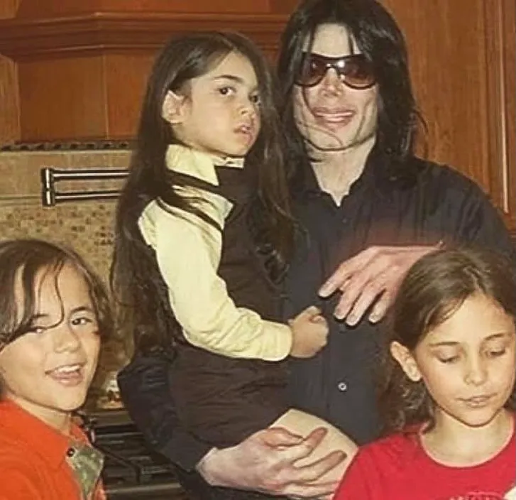 Fiica lui Michael Jackson a pus mâna pe banii tatălui. Se luptă încă în instanță cu executorii
