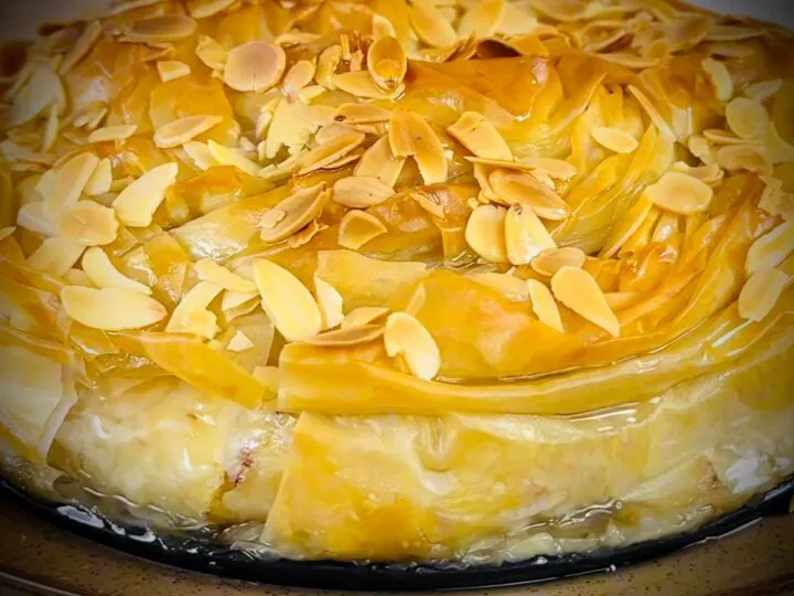 Tarta crocantă cu mere – Desertul ideal pentru o cină între prieteni