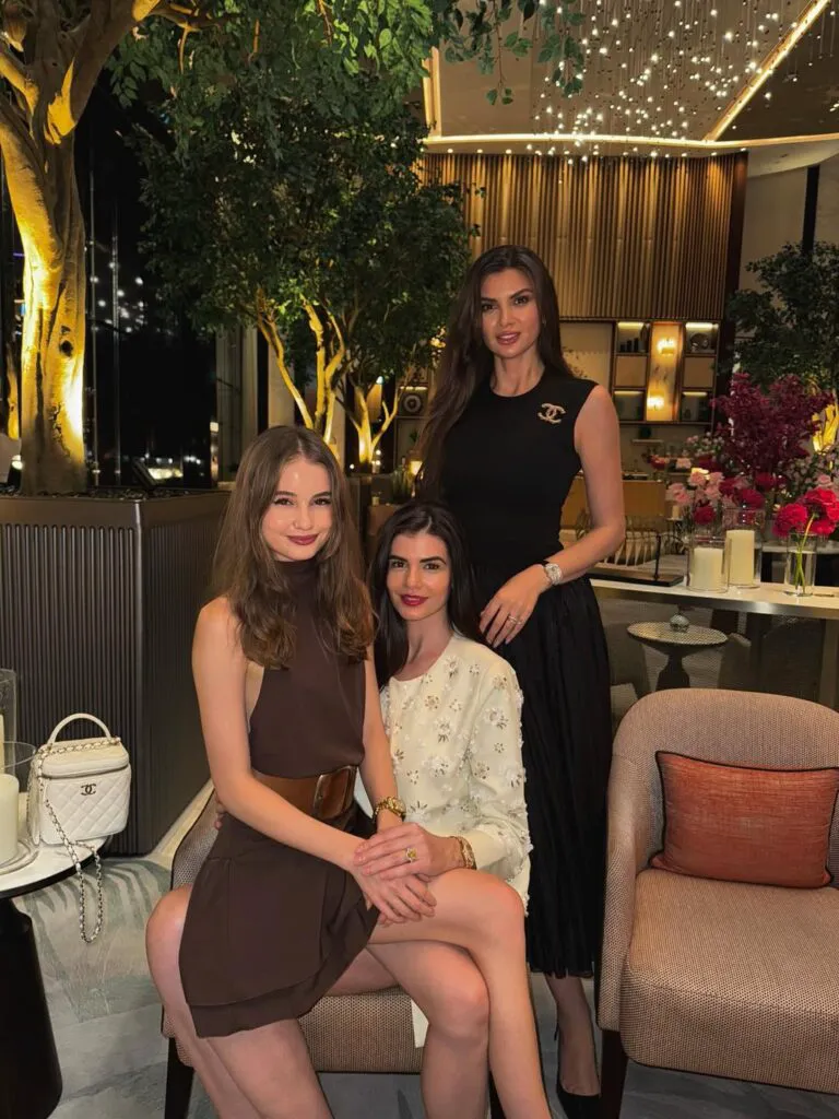 Detaliul straniu afișat de Monica și Ramona Gabor. Cadoul de la Mr. Pink „s-a oglindit” și la sora ei din Dubai