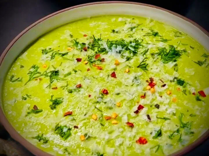 Supă cremă de broccoli și feta, gustoasă și perfectă pentru imunitate