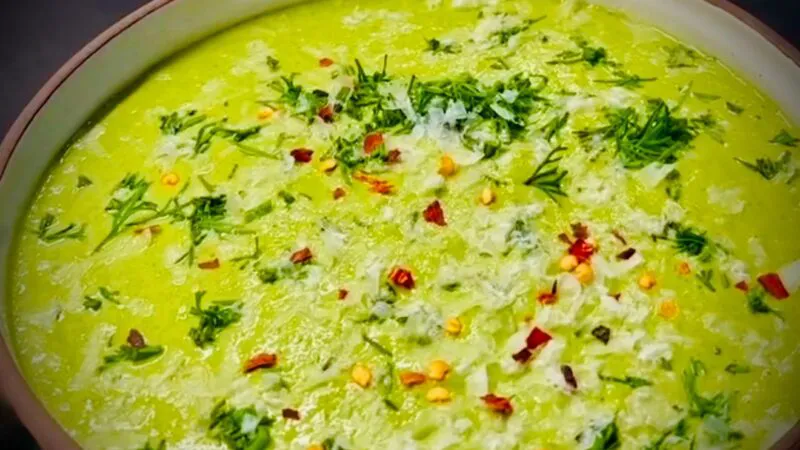 Supă cremă de broccoli și feta, gustoasă și perfectă pentru imunitate